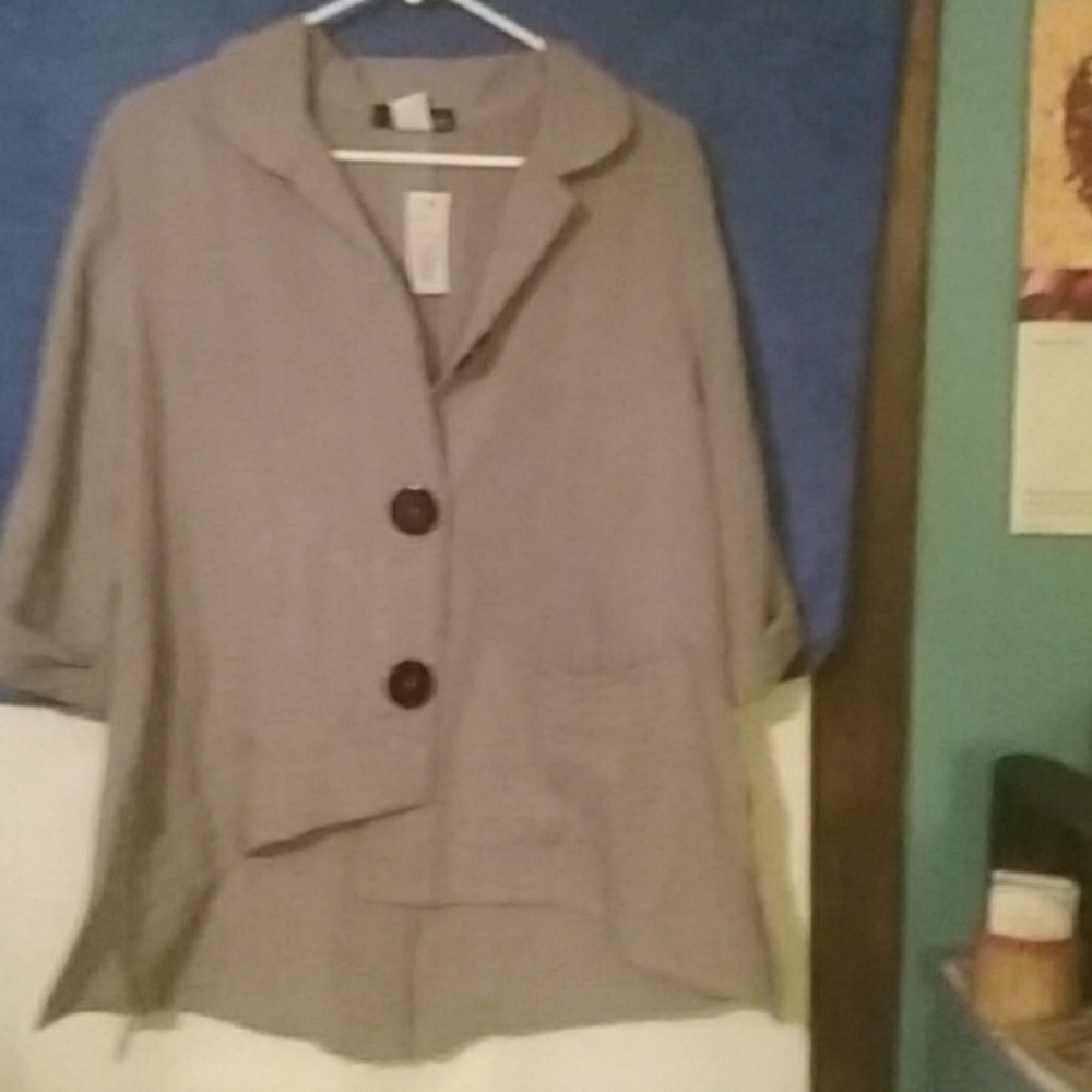 Contemporary-style, collared blouse